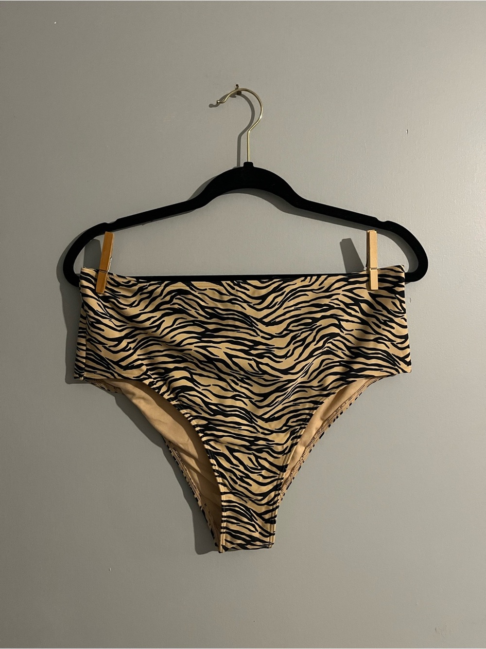Hollister Beige and Black tiger High-Waist Bikini Bottoms size XL